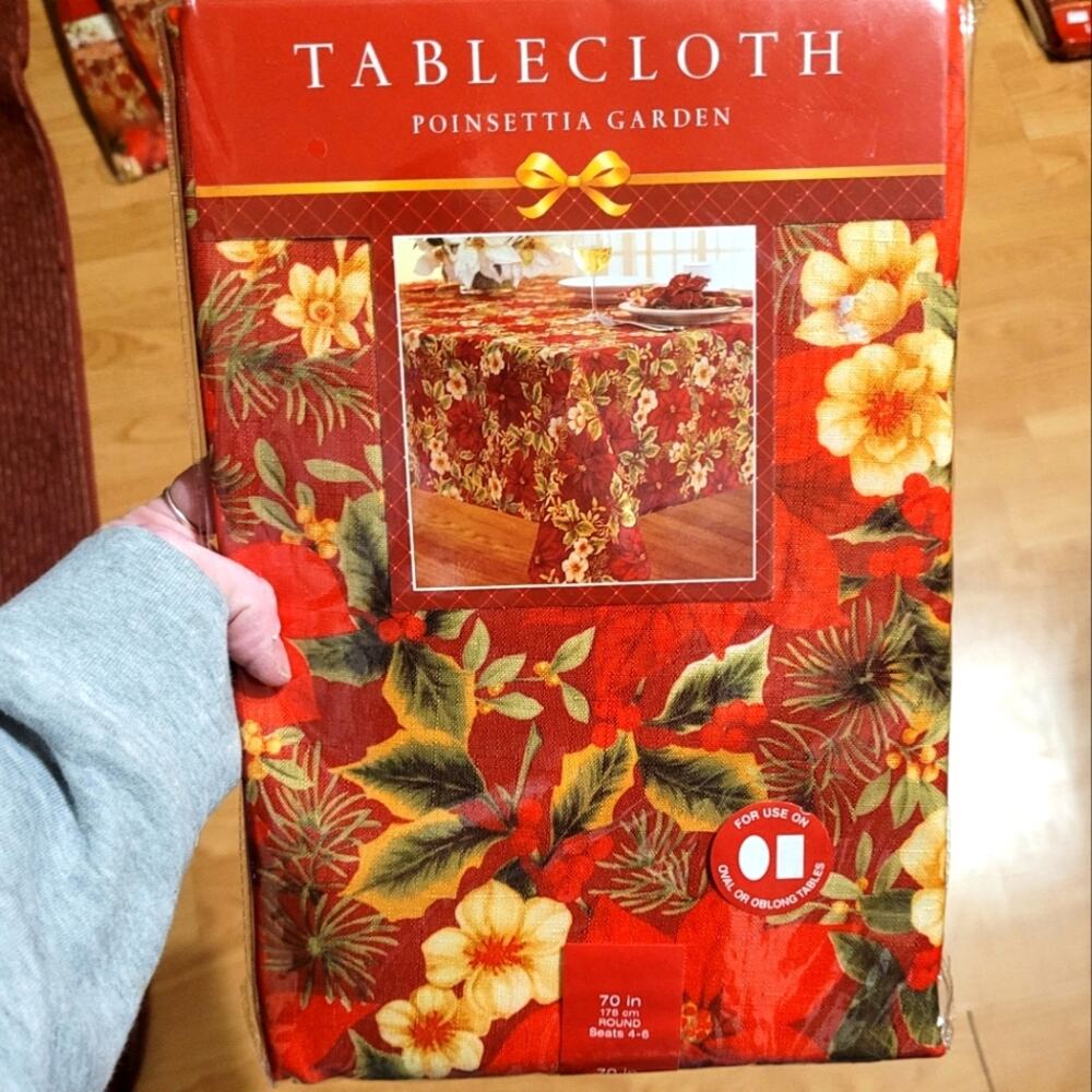 Poinsettia Holiday Christmas Table Cloth 70" Round Bed Bath And Beyond